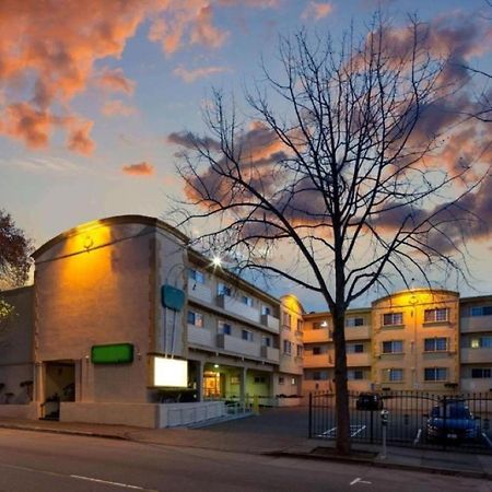 University Inn & Suites Берклі Екстер'єр фото