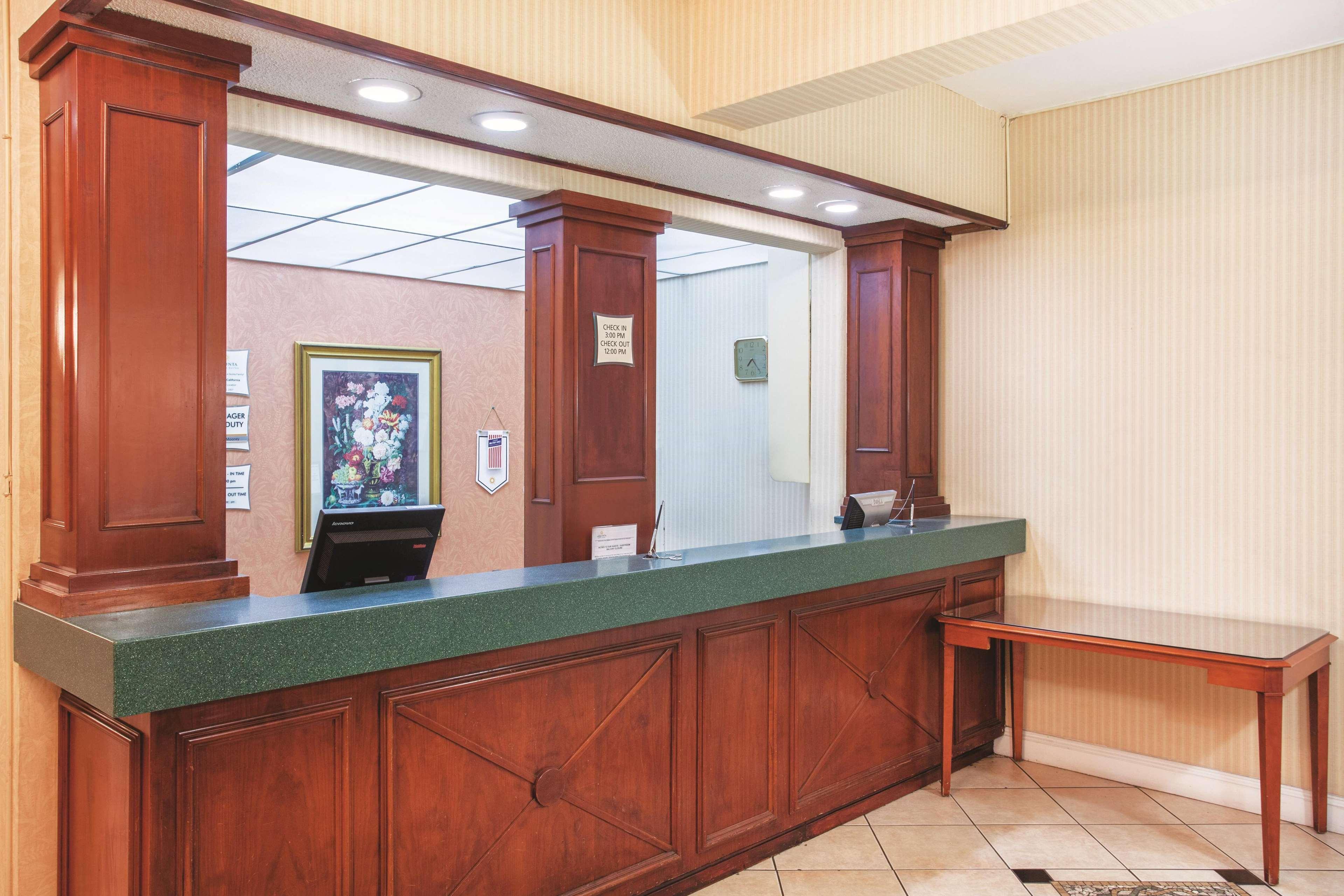 University Inn & Suites Берклі Екстер'єр фото